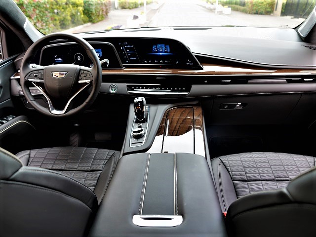 2021 Cadillac Escalade sports 4WD