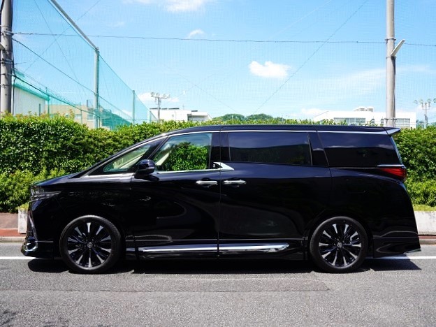 2024 Toyota Alphard Hybrid 2.5  Executive Lounge Modellista Aero