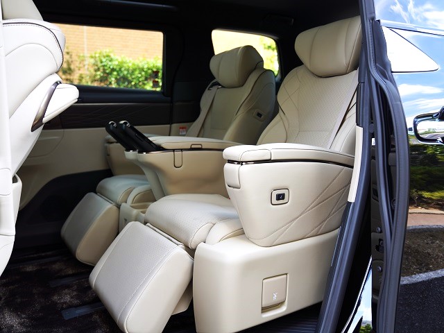 2024 Toyota Alphard Hybrid 2.5  Executive Lounge Modellista Aero